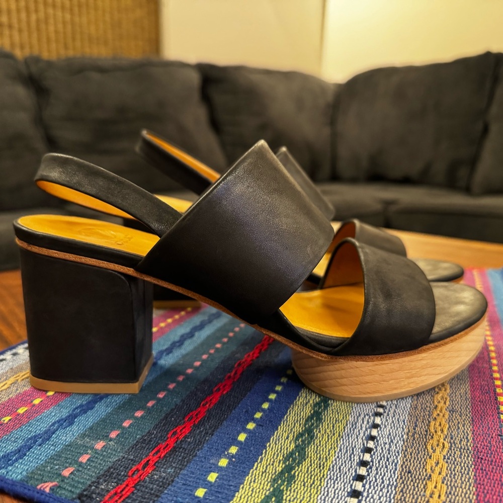 💎BRAND NEW💎 COCLICO sz 7.5 Black and Tan Platform Sandals